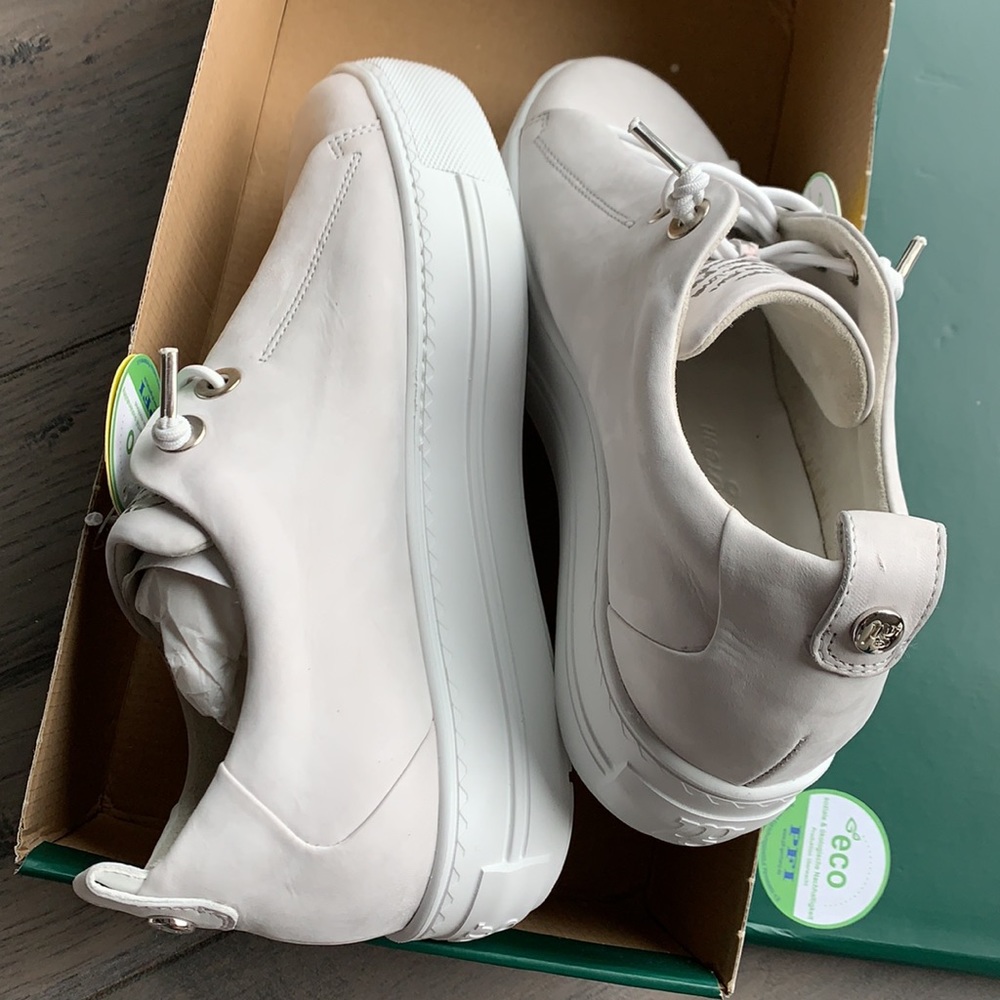 Ivory nubuk Leather Sneakers. US 7 New. - Picture 3 of 12